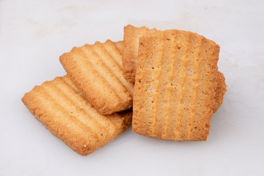 isolate baked atta biscuit set