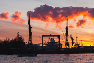 Obraz premium Port of Hamburg at sunset
