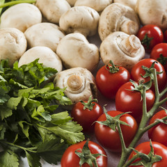 Fresh tomatoes, mushrooms and parsley