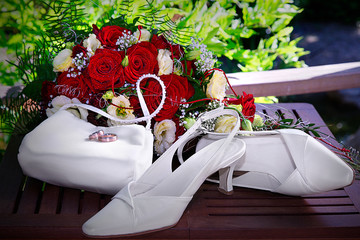Braut Set, Schuhe, Ringe und Blumenstrauß
