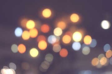 Fototapeta premium niewyraźne kolory bokeh orrange światło w porze nocnej, rozmyte tło