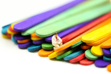 Obraz premium Miniature people : worker painting on Colorful ice cream sticks