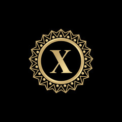 Fototapeta premium Luxury Y letter logo design vector template