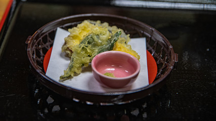山里の温泉旅館の食事