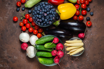 Obraz na płótnie Canvas Fresh raw vegetables on dark background. Top view