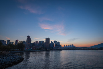 Fototapeta na wymiar Sunset over skyline of Downtown Vancouver.