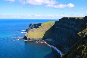 Obraz premium Beautiful Irish cliffs overlooking the sea