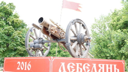 Reconstructed Bronze gun on a wooden carriage with cast-iron cores