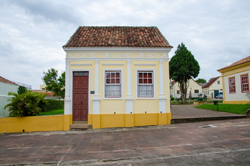 Arquitetura antiga colonial de uma cidade do interior do Paraná