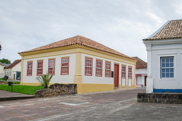 Arquitetura antiga colonial de uma cidade do interior do Paraná