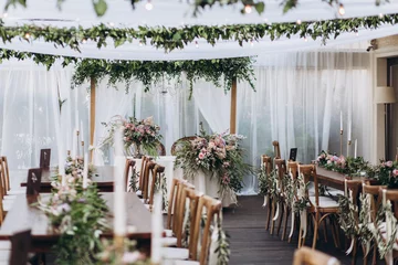 Boho-Hochzeitstisch für ein frisch verheiratetes Bankett. © Ekaterina Pichukova
