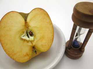 変色したリンゴ