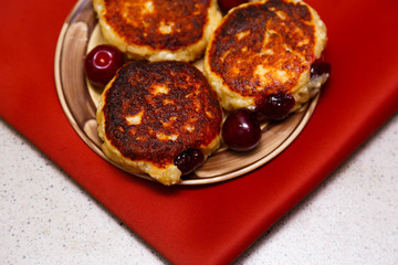 cheesecakes, cheesecake with cherries.