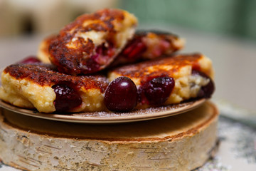 cheesecakes, cheesecake with cherries.