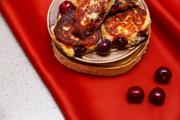 cheesecakes, cheesecake with cherries.