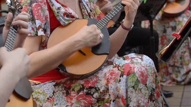 Girils are playing the lute, domra