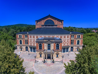 Bayreuth Festspielhaus mit Vorplatz