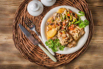 Fillet of chicken legs with stewed vegetables.