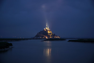 Fototapeta premium Dusk at Mont St Michel with illuminated cloud