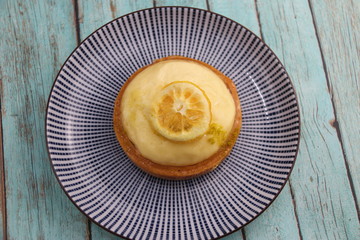 Tarte au citron sur une assiette