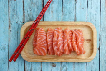 Sashimi saumon et baguettes