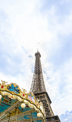 Fototapeta na wymiar the eiffel tower with carousel
