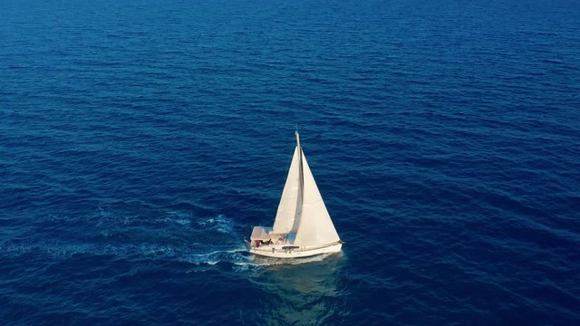 Рабочий стол домик у моря яхта. Рабочий стол домик у моря яхта. Слушать море яхта и мы с тобой. Ялта парус стрыкало. Слушать море яхта и мы с тобой.