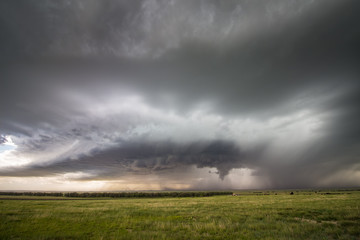 Obraz na płótnie Canvas A supercell thunderstorm approaches on the plains of eastern Colorado during the afternoon.