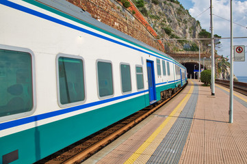 Obraz premium Manarola train station near the scenic coastline at Cinque Terre