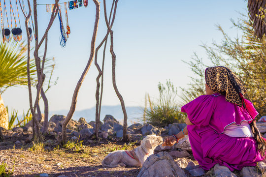 Mujer Huichol En Wirikuta 