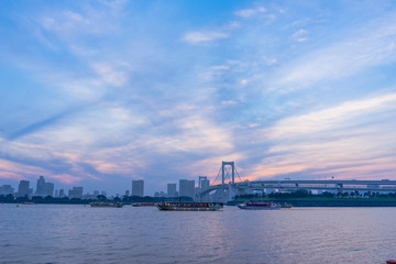 Naklejka premium お台場 夕空と沖に浮かぶ屋形船