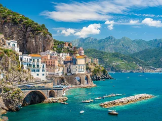 Vlies Fototapete Strand von Positano, Amalfiküste, Italien Landschaft mit Atrani-Stadt an der berühmten Amalfiküste, Italien