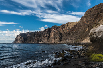 Fototapeta na wymiar Ocean surf at the foot of high cliffs