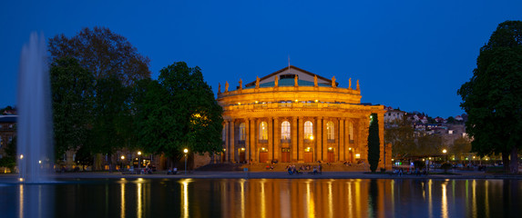 Fototapeta premium Opera Stuttgart in dawn
