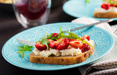 Healthy sandwich with strawberry and cream cheese