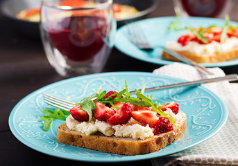 Healthy sandwich with strawberry and cream cheese