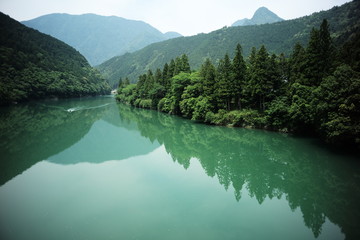 静かな川