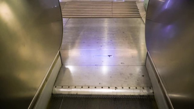 The canvas of the escalator moves and on the rise the steps are folded