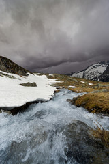 Schneeschmelze in den Zillertaler Alpen, Tirol
