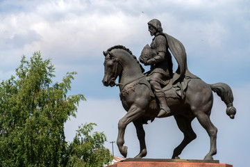 Рязань. Памятник Олегу Рязанскому на Соборной площади.