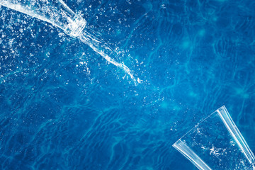 eingießen von trinkwasser