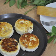 The cheesecakes in the pan