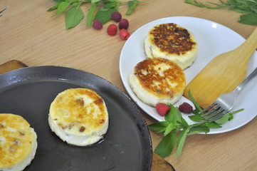 The cheesecakes in the pan