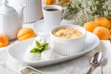 Fruit crumble pie for healthy breakfast