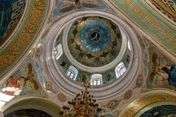 Fototapeta na wymiar the dome of the Orthodox Church inside.