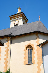 Fototapeta na wymiar Kirche von Stürvis, Graubünden, Schweiz