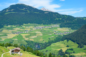 Landschaft aus der Sicht von Stürvis, Graubünden, Schweiz