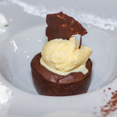 brownie with ice cream