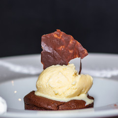 brownie with ice cream