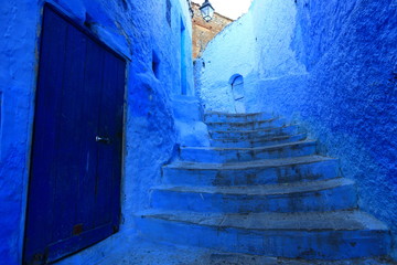 Fototapeta na wymiar Blue street walls of the popular city of Morocco, Chefchaouen. Traditional moroccan architectural details.
